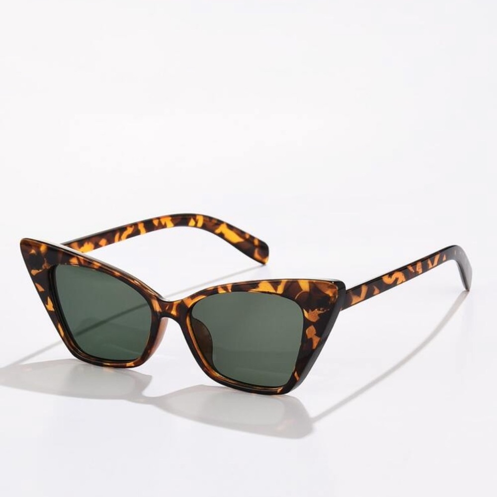 Cat eye tortoise colored sunglasses